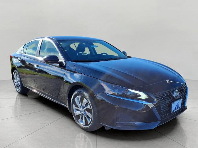 2025 Nissan Altima S photo 2