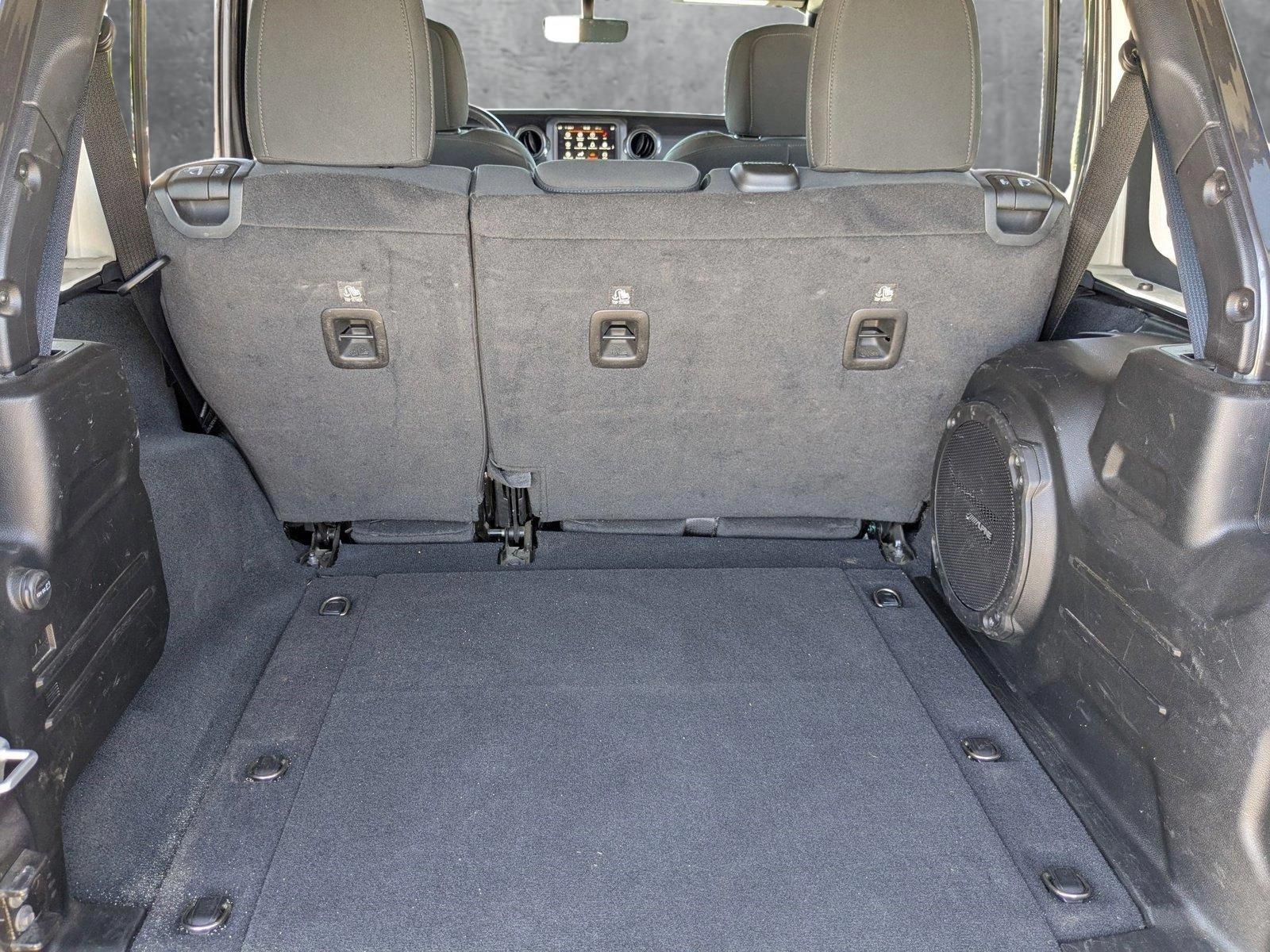 2022 Jeep Wrangler Vehicle Photo in Valencia, CA 91355