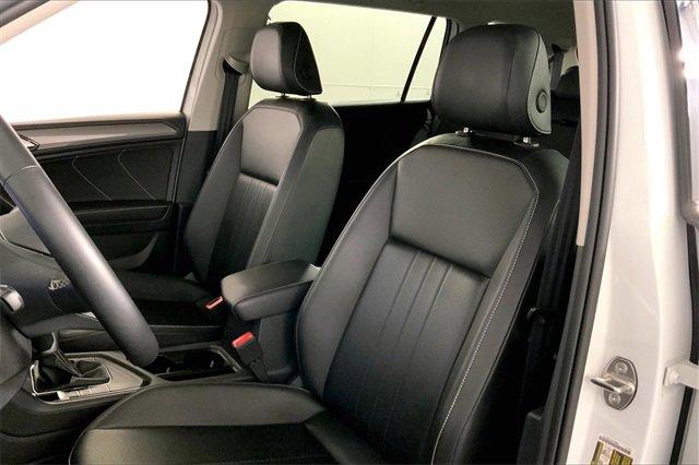 2024 Volkswagen Tiguan Vehicle Photo in KANSAS CITY, MO 64114-4502
