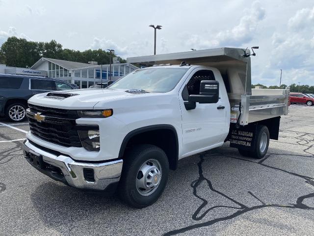 2024 Chevrolet Silverado 3500 HD Chassis Cab Vehicle Photo in LEOMINSTER, MA 01453-2952