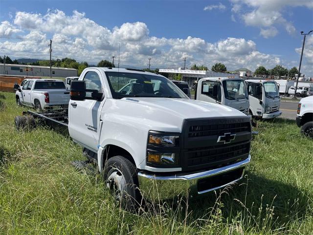 2023 Chevrolet Silverado 5500 HD Vehicle Photo in ALCOA, TN 37701-3235