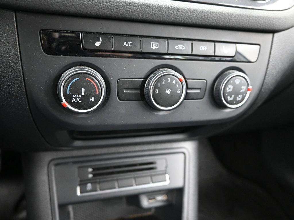 2017 Volkswagen Tiguan Vehicle Photo in Marion, IA 52302