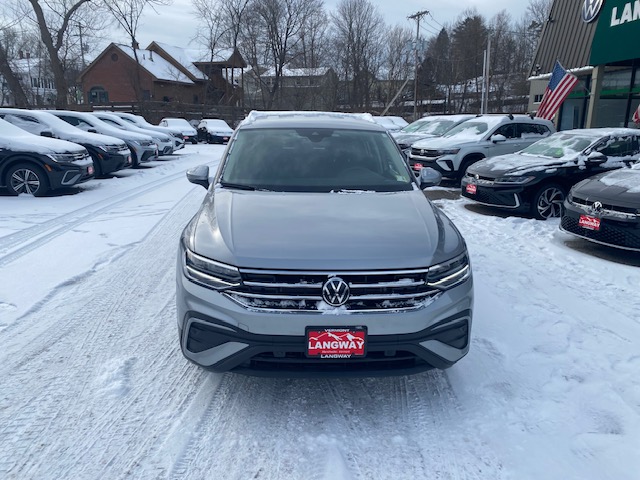 Used 2024 Volkswagen Tiguan SE with VIN 3VV2B7AX2RM019118 for sale in Manchester Center, VT