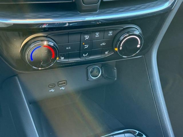 2025 Buick Encore GX Vehicle Photo in COLUMBIA, MO 65203-3903