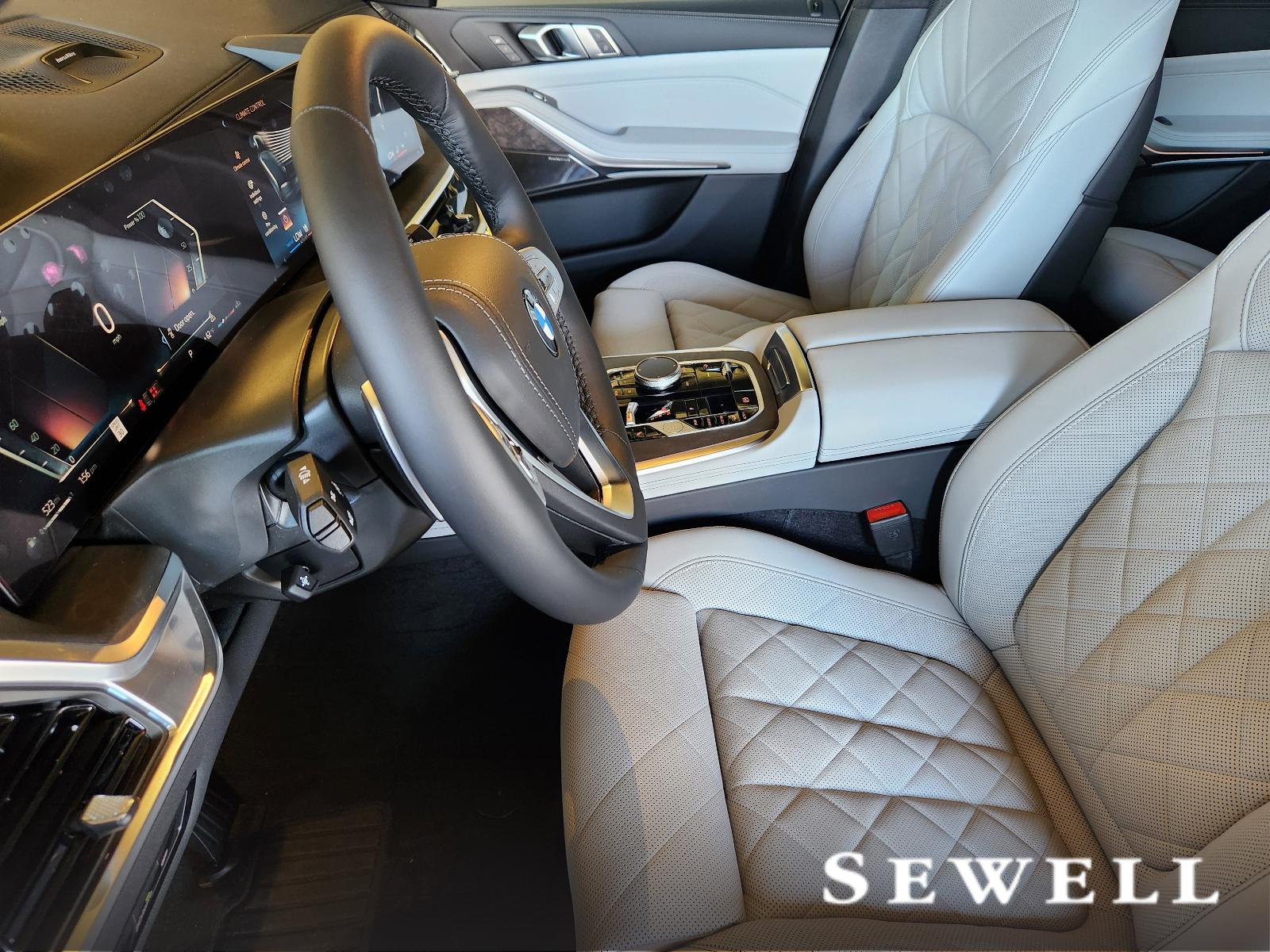 2025 BMW X7 xDrive40i Vehicle Photo in PLANO, TX 75024
