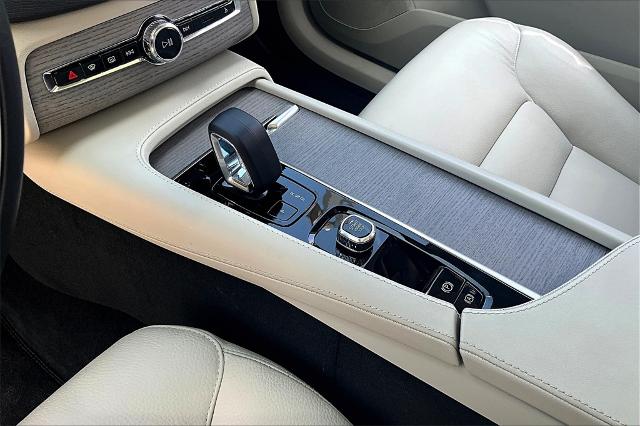 2025 Volvo XC90 Vehicle Photo in Houston, TX 77007