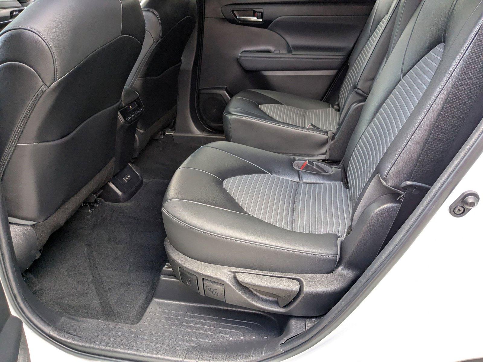 2022 Toyota Highlander Vehicle Photo in West Palm Beach, FL 33417