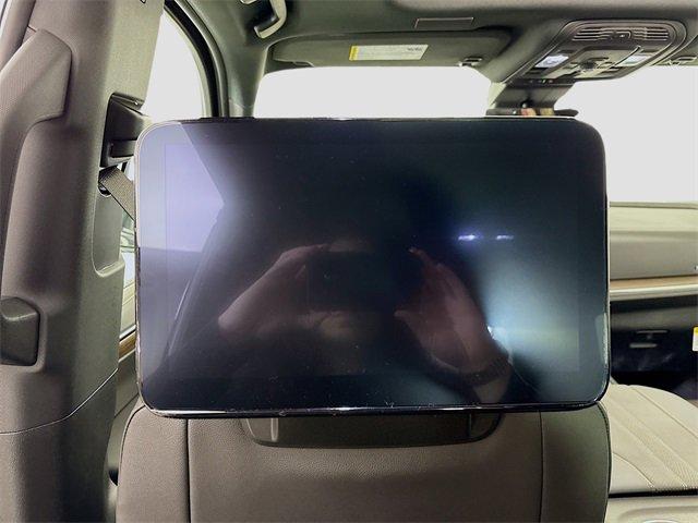 2025 Chevrolet Suburban Vehicle Photo in PUYALLUP, WA 98371-4149