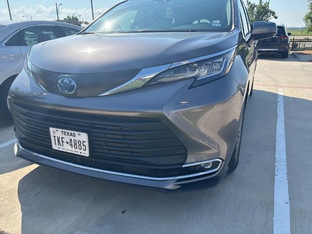 2023 Toyota Sienna Vehicle Photo in Grapevine, TX 76051