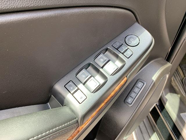 2018 Chevrolet Tahoe Vehicle Photo in MOON TOWNSHIP, PA 15108-2571
