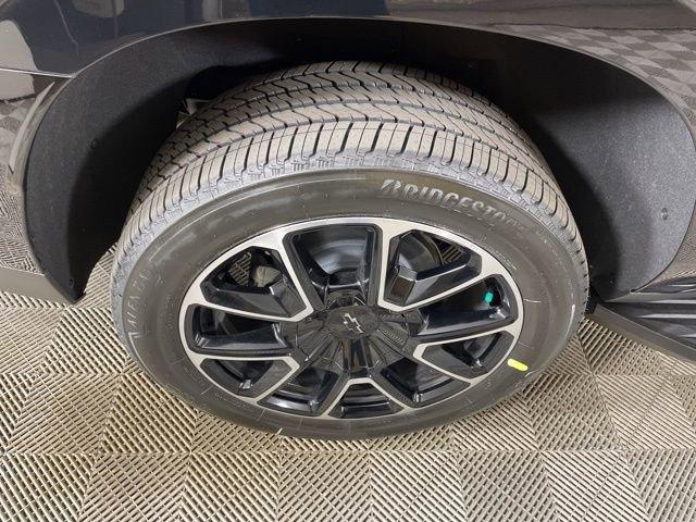 2025 Chevrolet Suburban Vehicle Photo in PHOENIX, AZ 85014-3381