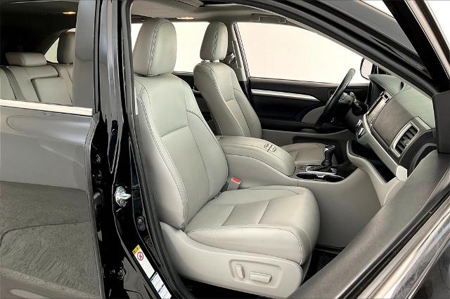 2018 Toyota Highlander Vehicle Photo in Grapevine, TX 76051