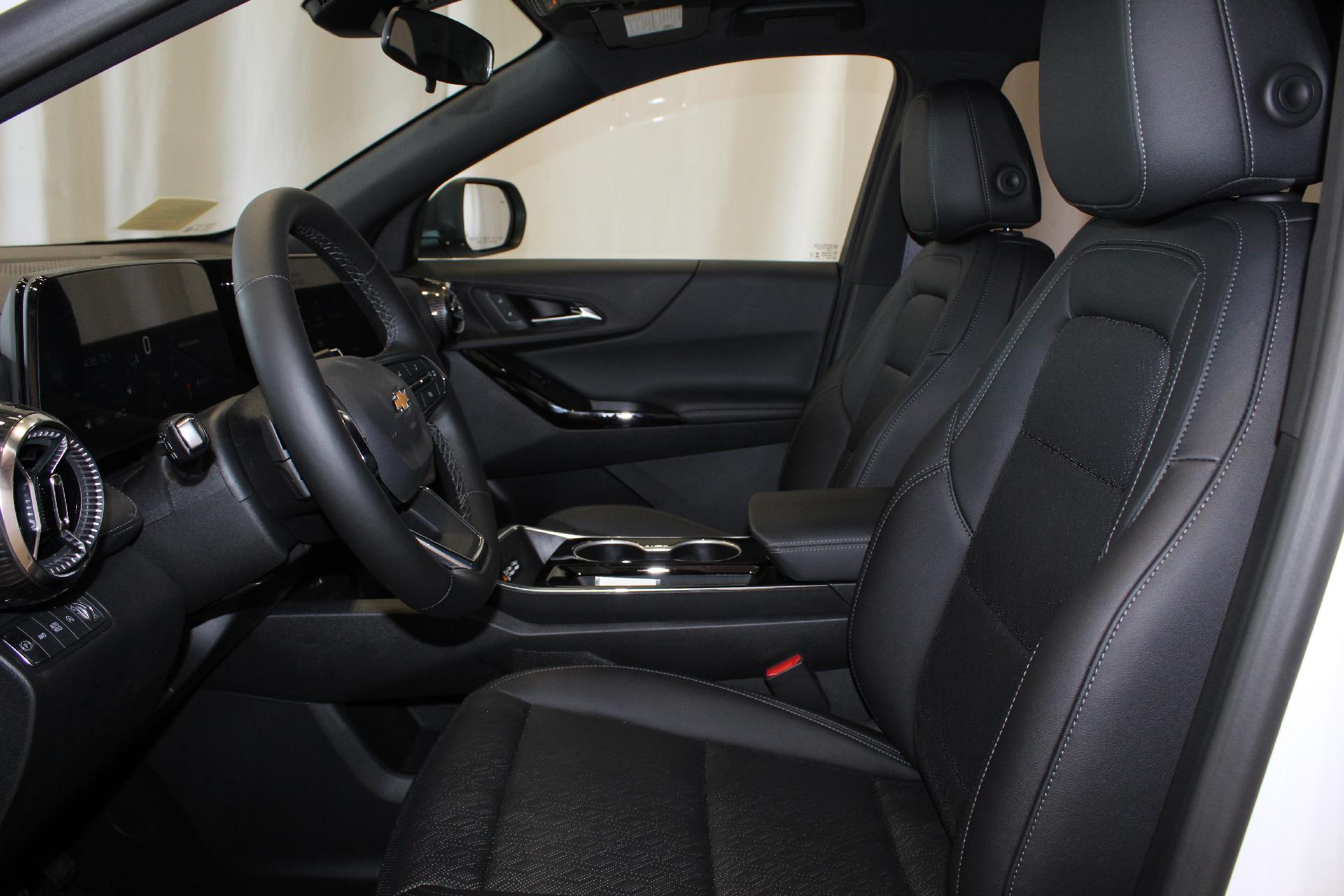 2025 Chevrolet Equinox Vehicle Photo in NORTHAMPTON, MA 01060-1120