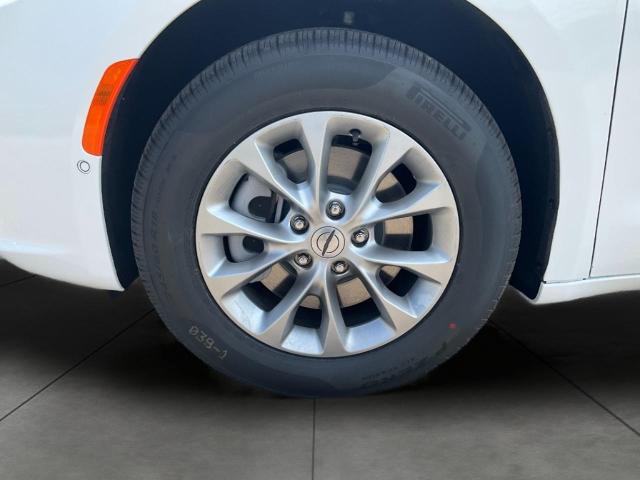 2025 Chrysler Pacifica Vehicle Photo in Kaukauna, WI 54130