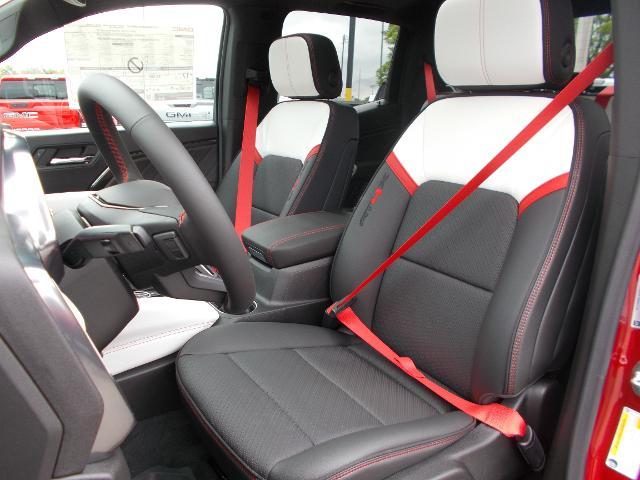 2025 GMC Canyon Vehicle Photo in LOWELL, MA 01852-4336
