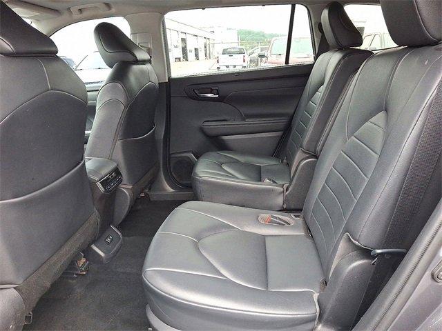 2020 Toyota Highlander Vehicle Photo in LANCASTER, PA 17601-0000