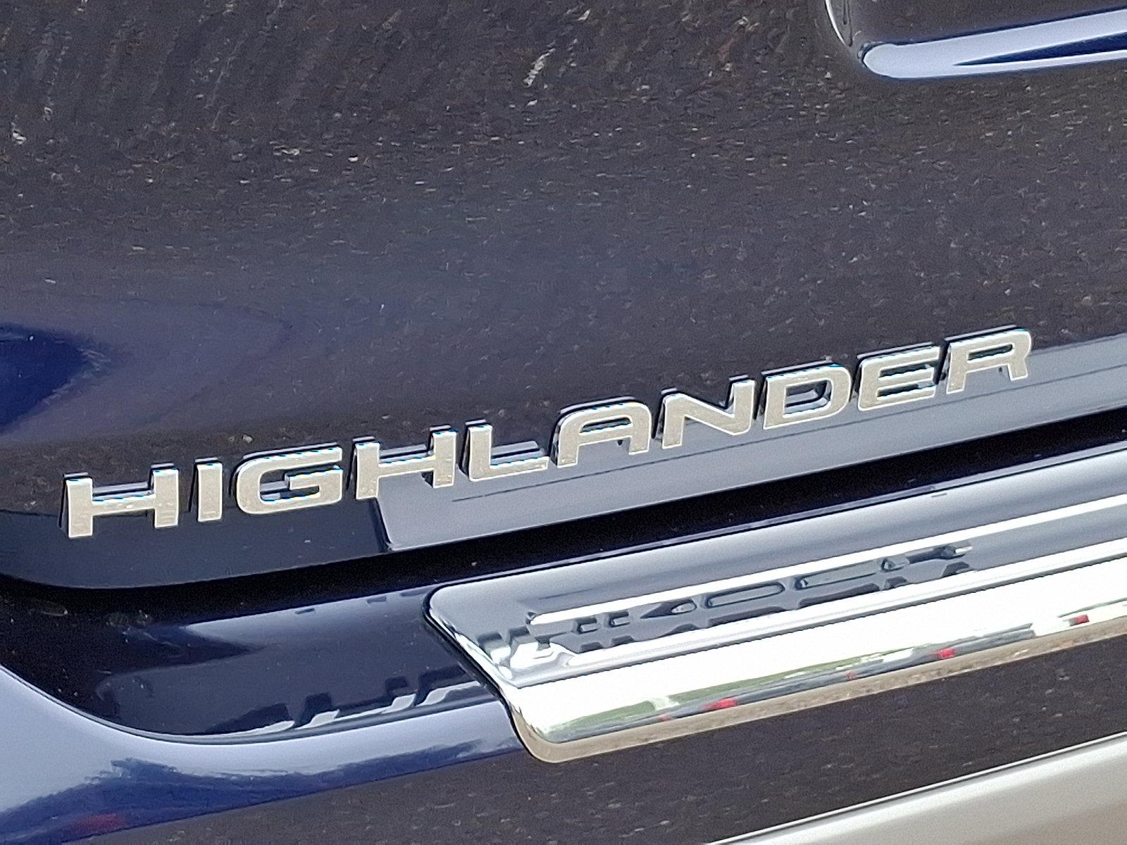 2025 Toyota Highlander Vehicle Photo in Trevose, PA 19053