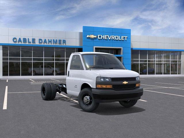 2025 Chevrolet Express Commercial Cutaway Vehicle Photo in TOPEKA, KS 66609-0000