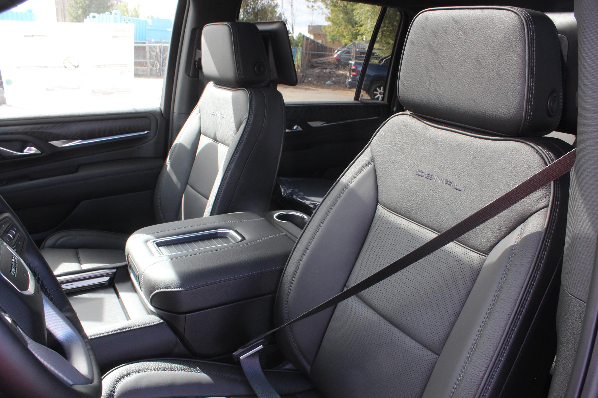 2024 GMC Yukon XL Vehicle Photo in AURORA, CO 80012-4011
