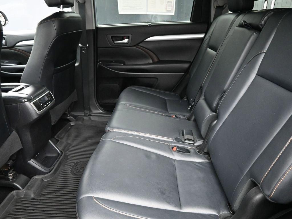 2018 Toyota Highlander Vehicle Photo in Cedar Rapids, IA 52402