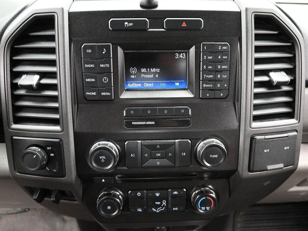 2017 Ford Super Duty F-250 SRW Vehicle Photo in Cedar Rapids, IA 52402