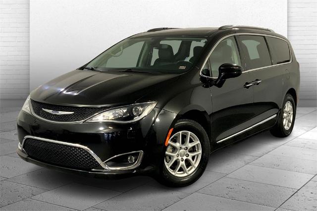 2020 Chrysler Pacifica Vehicle Photo in Lees Summit, MO 64086