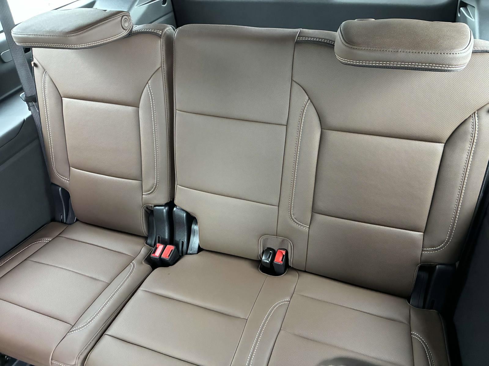 2025 Chevrolet Suburban Vehicle Photo in LOS ANGELES, CA 90007-3794