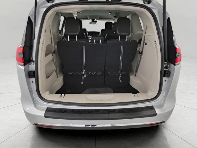 2023 Chrysler Pacifica Vehicle Photo in Green Bay, WI 54304