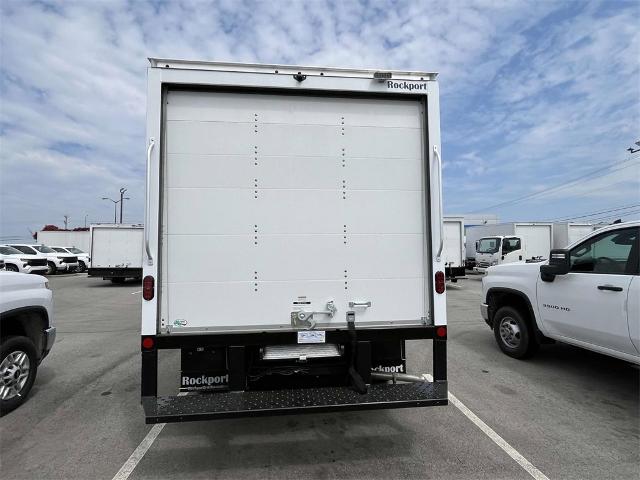 2024 Chevrolet Express Cutaway 3500 Vehicle Photo in ALCOA, TN 37701-3235