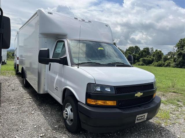 2023 Chevrolet Express Cutaway 4500 Vehicle Photo in ALCOA, TN 37701-3235