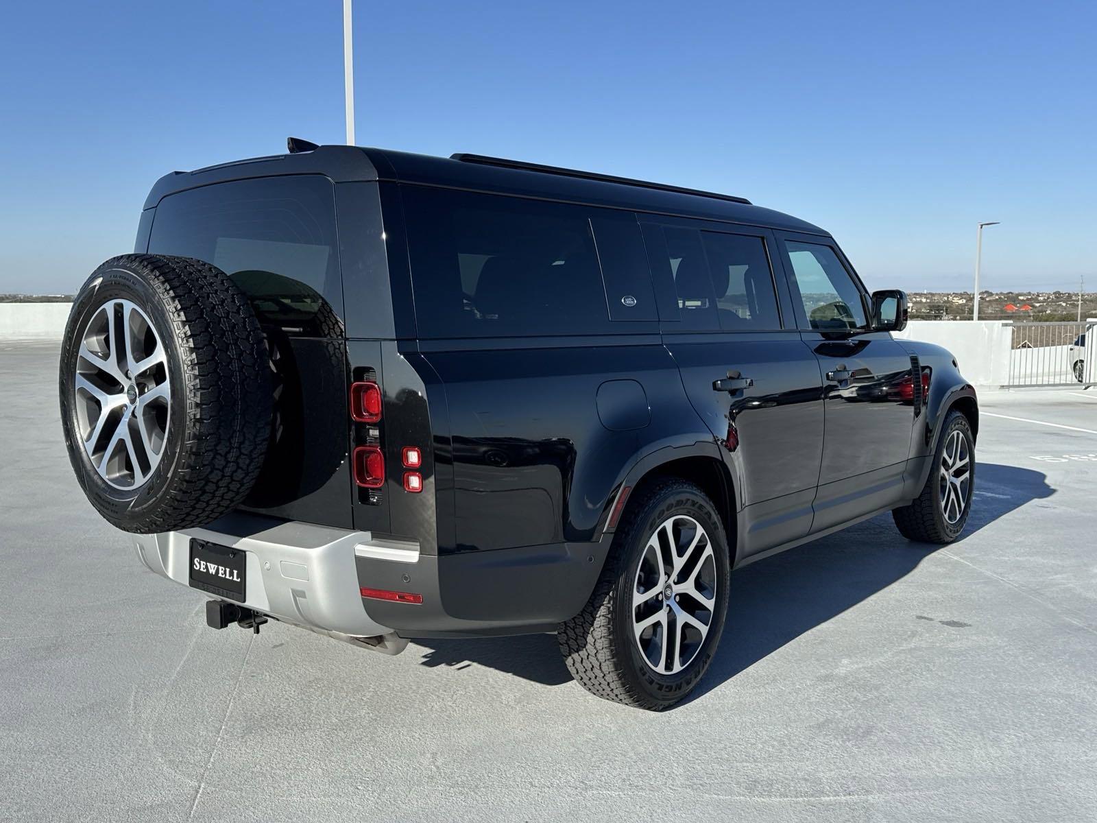 2024 Defender Vehicle Photo in AUSTIN, TX 78717