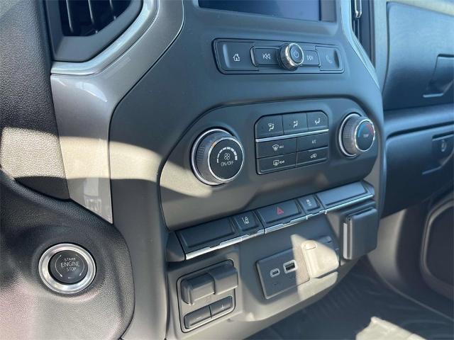 2024 Chevrolet Silverado 3500 HD Chassis Cab Vehicle Photo in ALCOA, TN 37701-3235