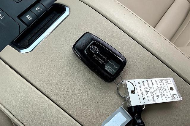 2022 Toyota Highlander Vehicle Photo in Houston, TX 77007