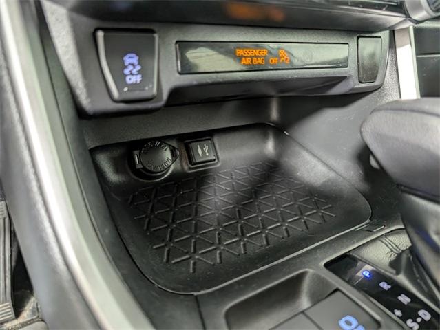2019 Toyota RAV4 Vehicle Photo in ENGLEWOOD, CO 80113-6708