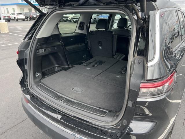 2023 Jeep Grand Cherokee L Vehicle Photo in GREEN BAY, WI 54304-5303