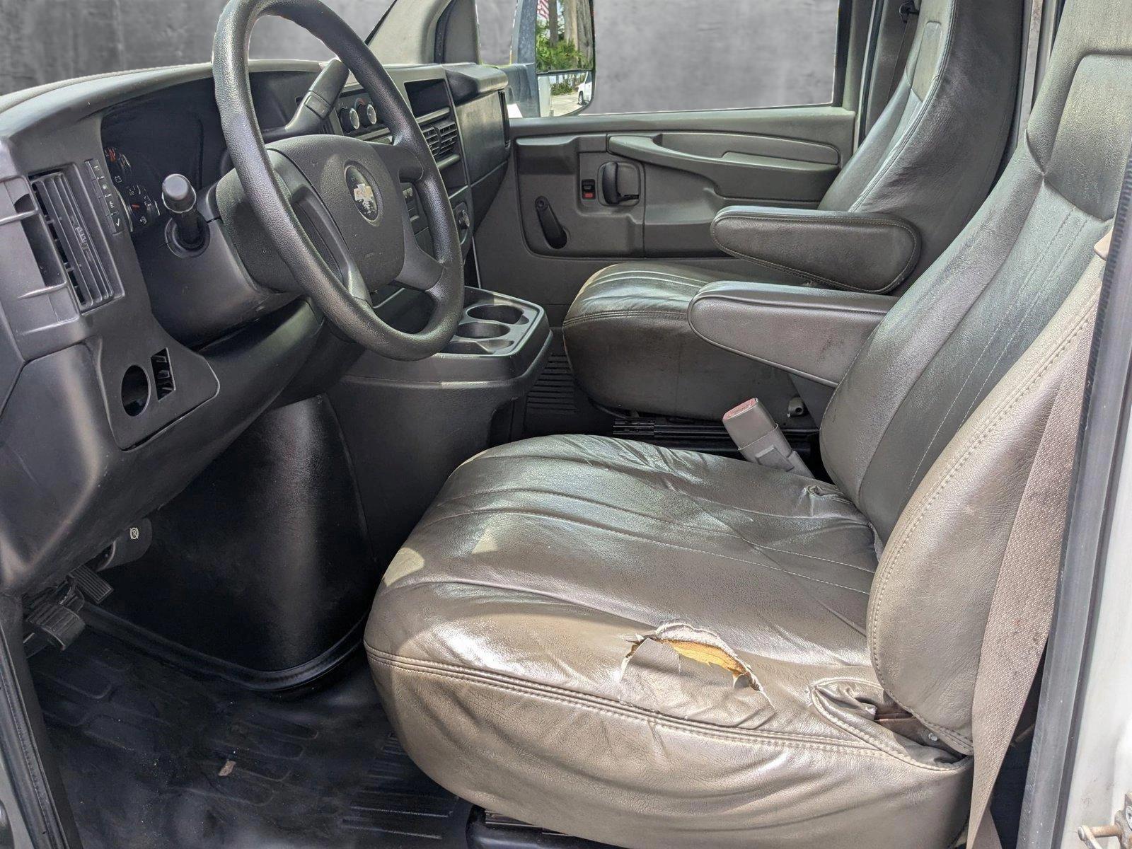 2013 Chevrolet Express Cutaway 3500 Vehicle Photo in PEMBROKE PINES, FL 33024-6534
