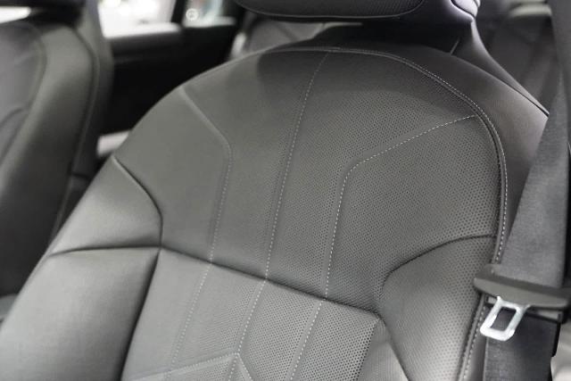 2024 BMW 740i xDrive Vehicle Photo in GRAPEVINE, TX 76051