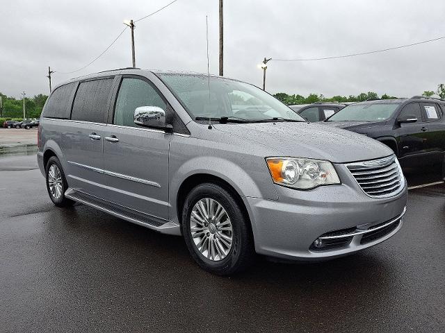 2015 Chrysler Town & Country Vehicle Photo in TREVOSE, PA 19053-4984