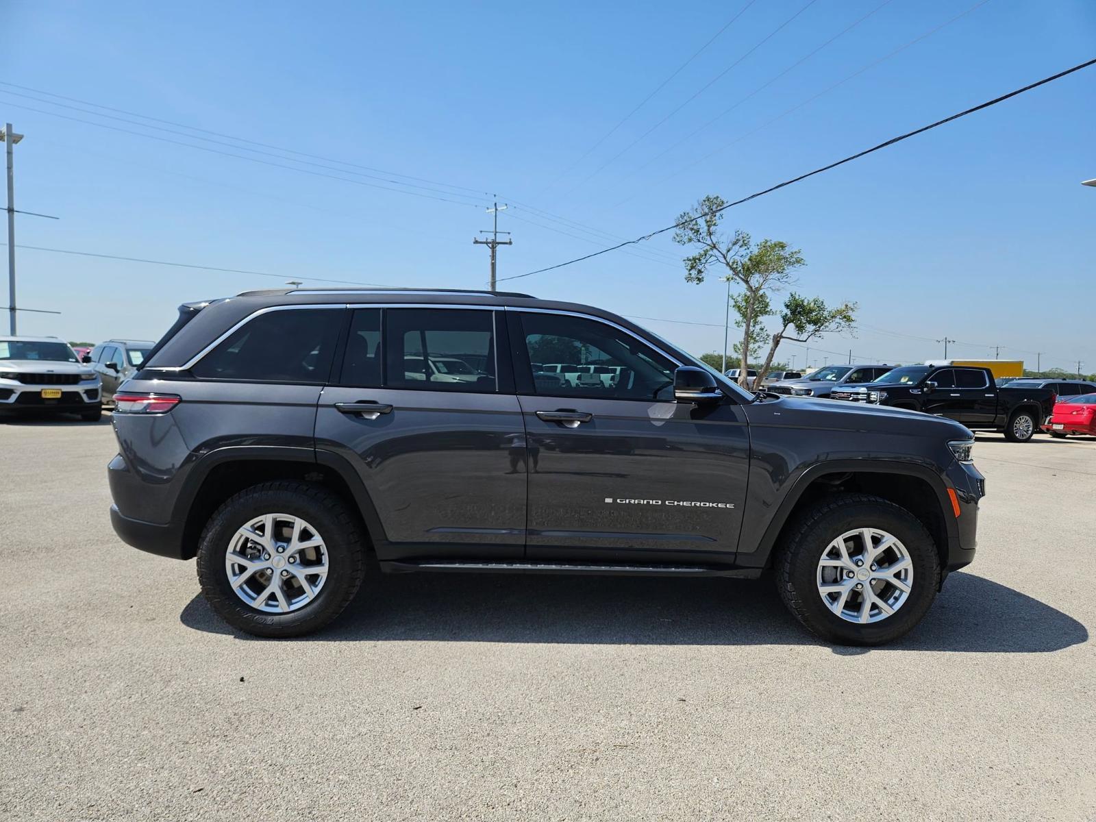 2023 Jeep Grand Cherokee Vehicle Photo in Seguin, TX 78155