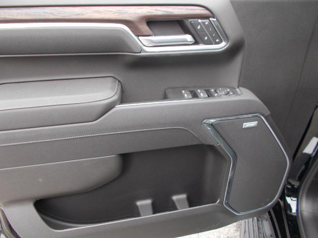 2025 GMC Sierra 1500 Vehicle Photo in LOWELL, MA 01852-4336