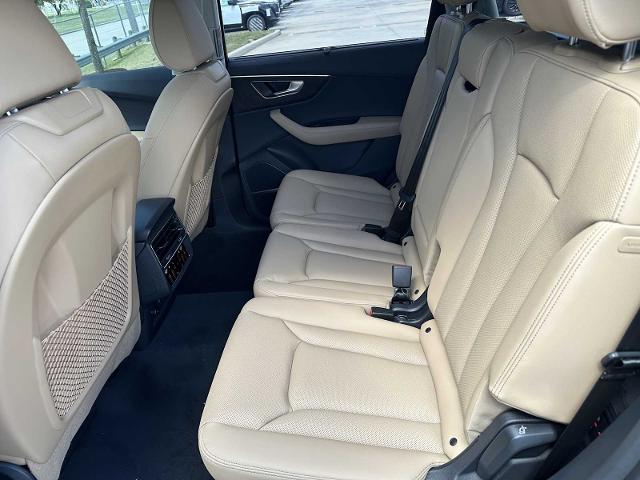 2025 Audi Q7 Vehicle Photo in HOUSTON, TX 77090