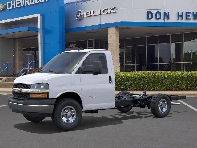 2025 Chevrolet Express Cutaway 3500 Vehicle Photo in GEORGETOWN, TX 78626-7508