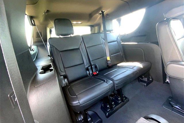 2024 GMC Yukon XL Vehicle Photo in TOPEKA, KS 66609-0000