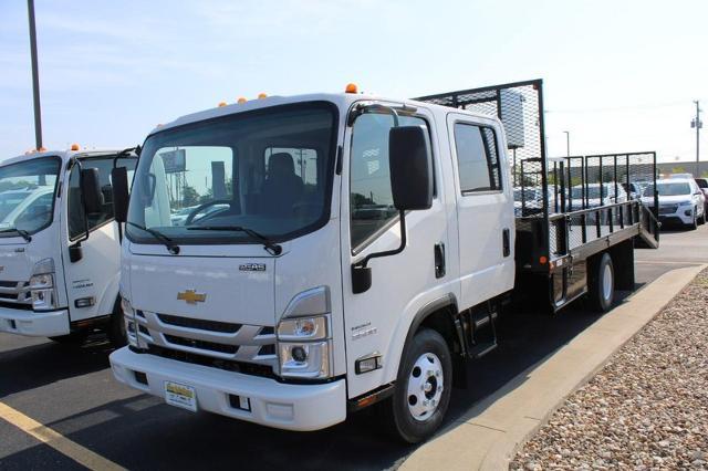 2024 Chevrolet Low Cab Forward 3500 Vehicle Photo in COLUMBIA, MO 65203-3903