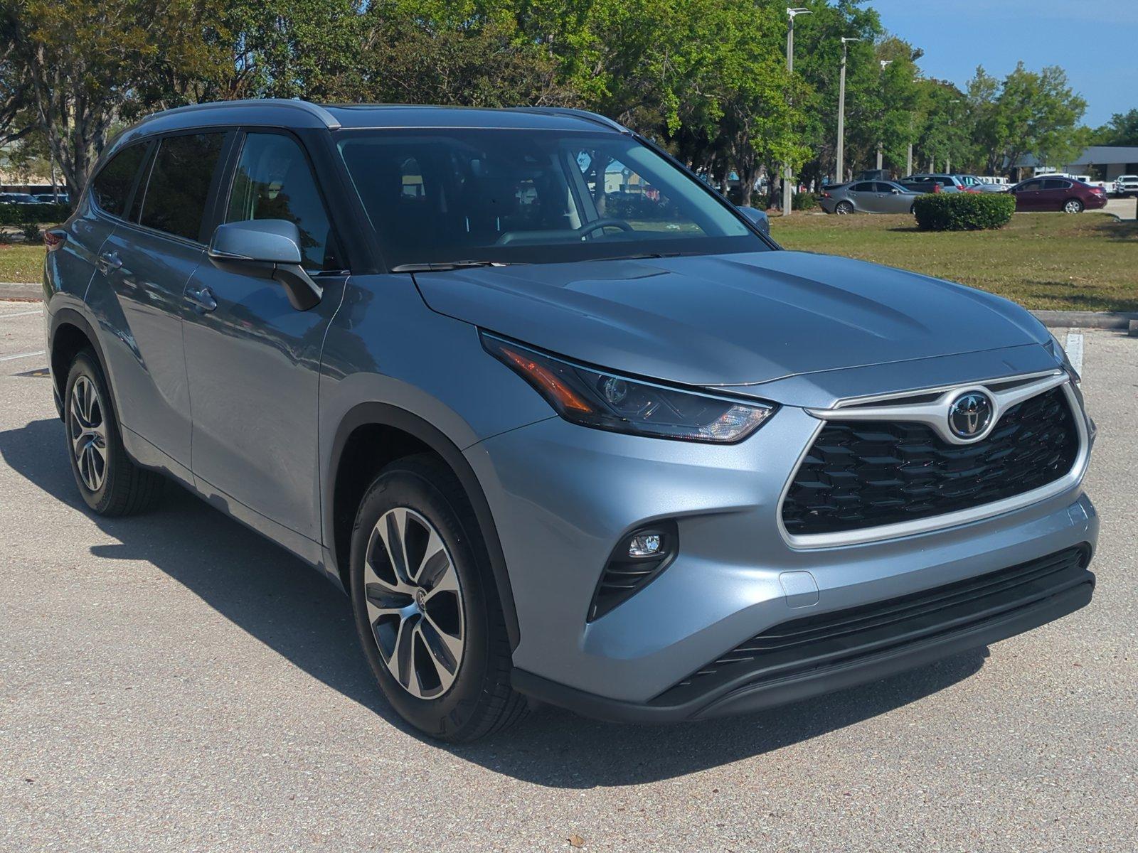 2024 Toyota Highlander Vehicle Photo in Ft. Myers, FL 33907