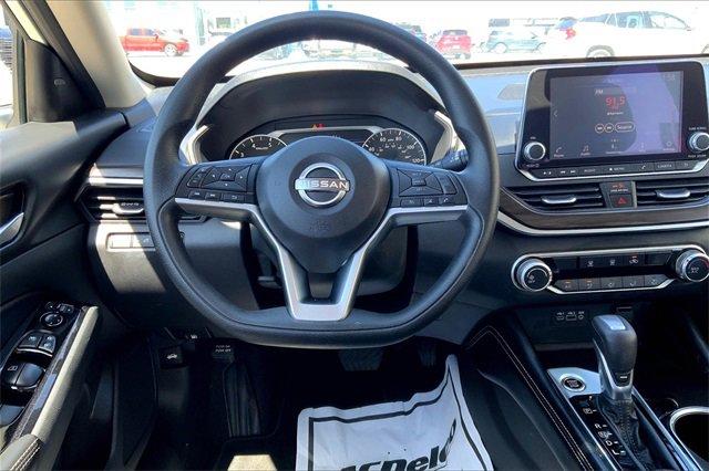 2023 Nissan Altima Vehicle Photo in TOPEKA, KS 66609-0000