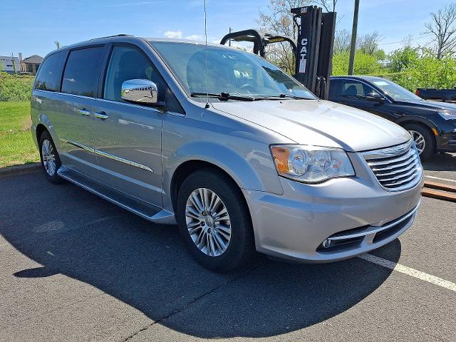2015 Chrysler Town & Country Vehicle Photo in TREVOSE, PA 19053-4984