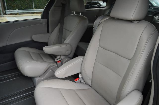 2020 Toyota Sienna Vehicle Photo in Houston, TX 77090