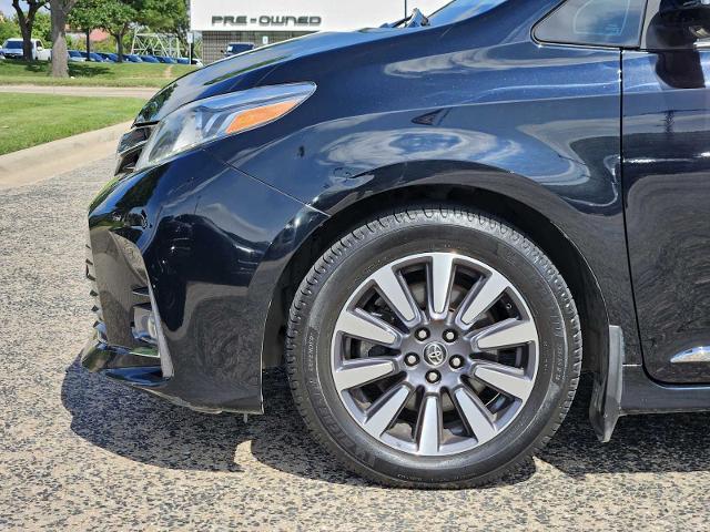 2020 Toyota Sienna Vehicle Photo in FORT WORTH, TX 76132