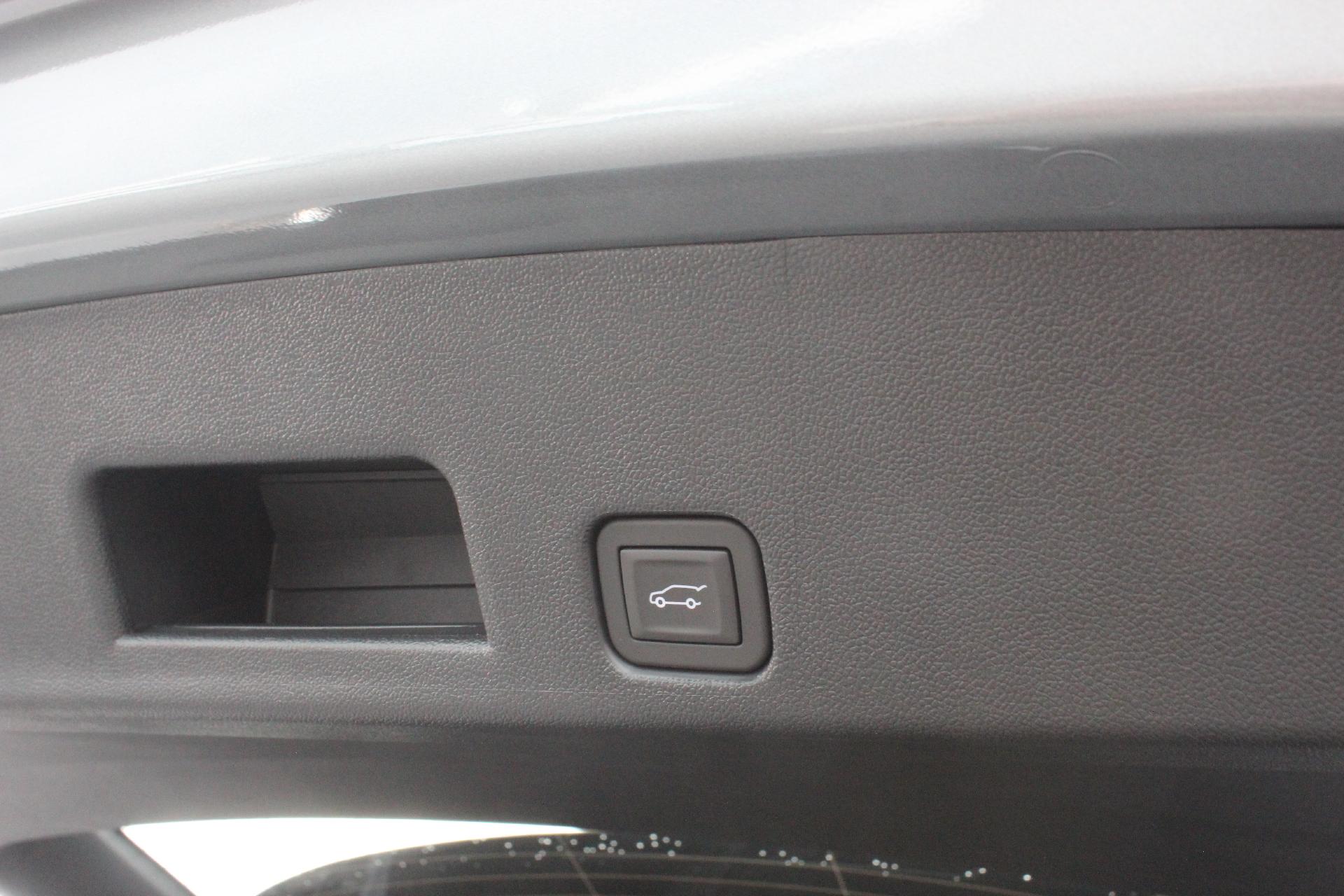 2025 GMC Acadia Vehicle Photo in AURORA, CO 80012-4011